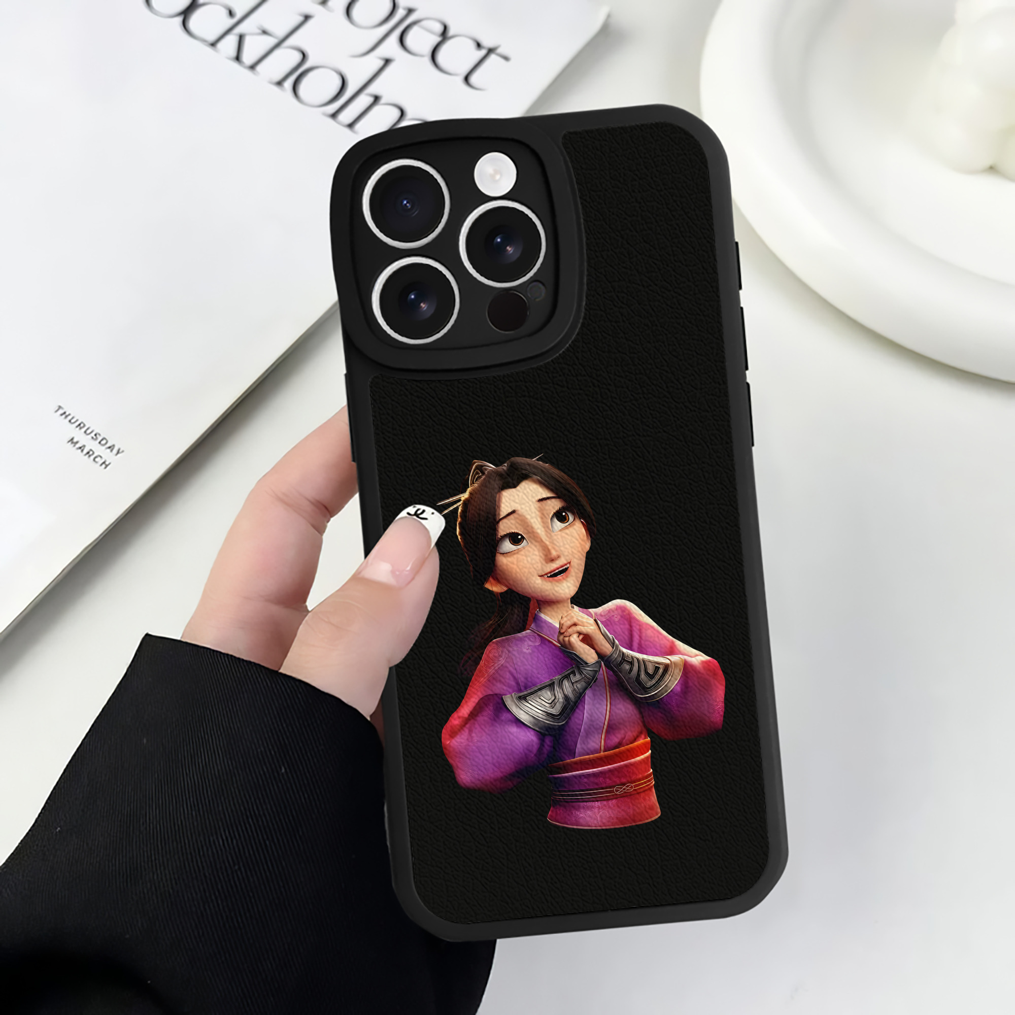（画像用） Ne Zha 2 ナタ 魔童の大暴れ 【iPhone 16シリーズ対応】シリコンスマホケース（レザー調） 材質：シリコン